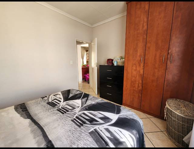 2 BEDROOM APARTMENT FOR SALE IN WATERVAL EAST